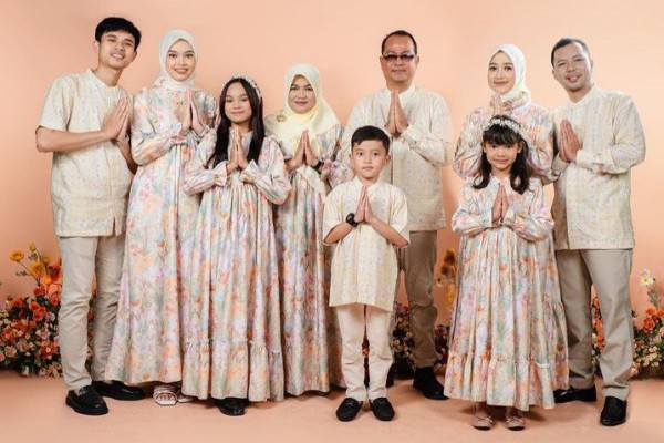 Gunakan Palet Warna Senada (Tonal atau Gradasi)