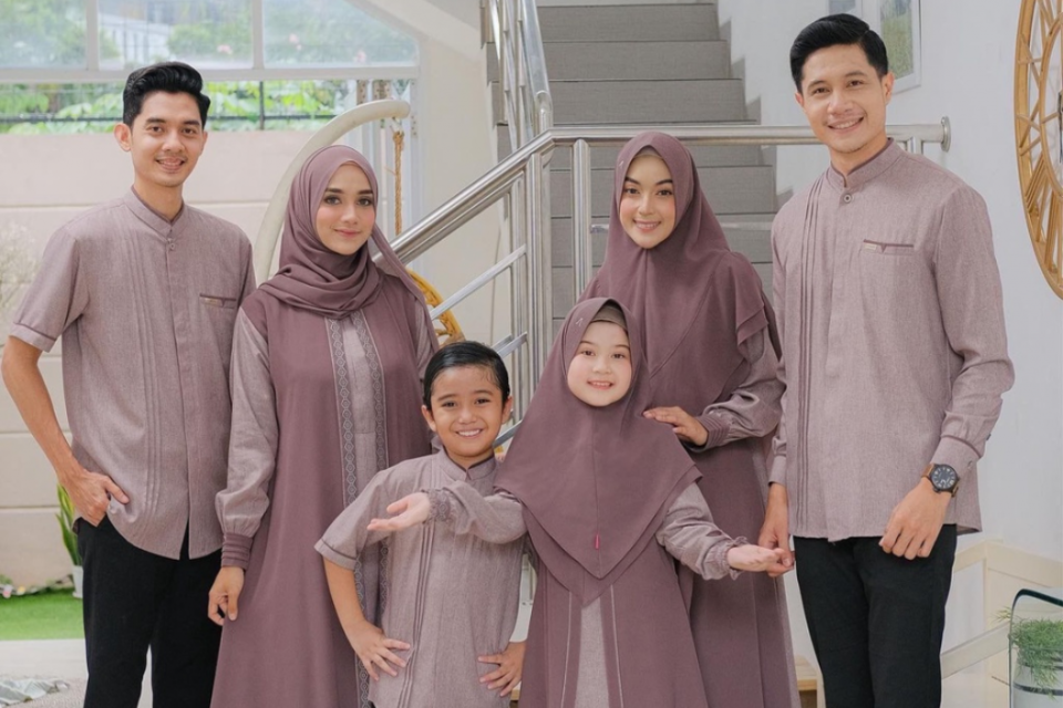 Tips Memilih Warna Seragam Keluarga Biar Semua Terlihat Serasi